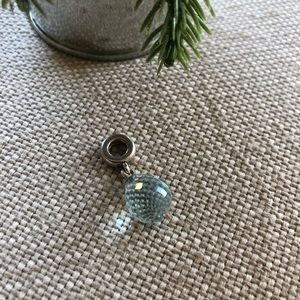 PANDORA- *Retired* Ice blue faceted glass